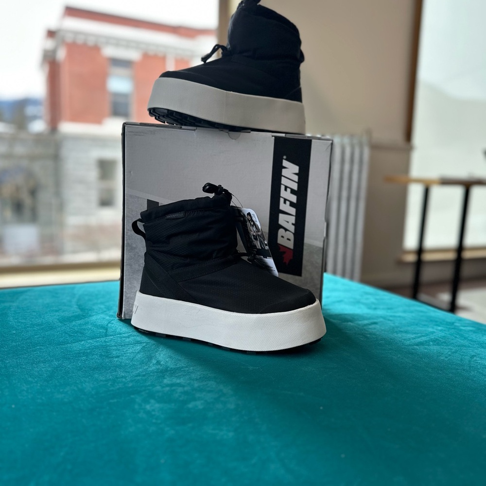 Baffin Black and White Women's Winter Rain Boots